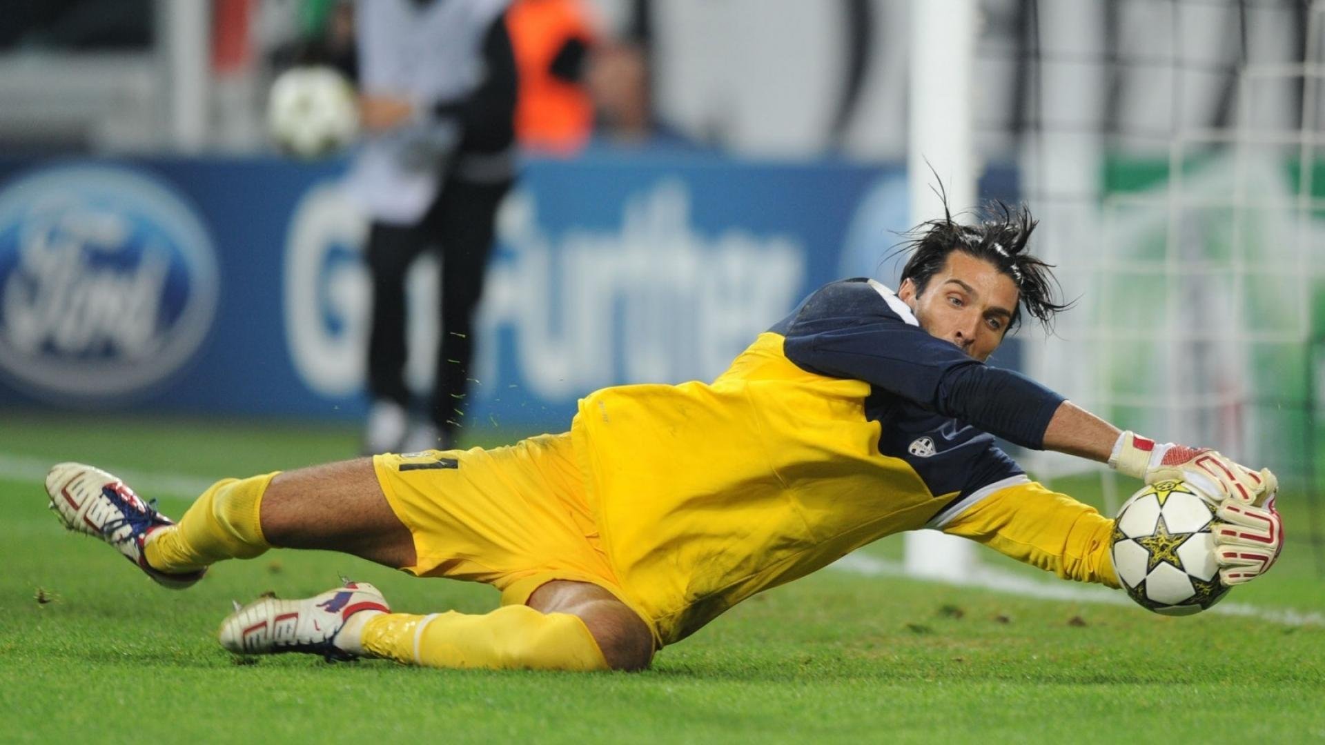 伯纳乌新王！哈兰德碾压式表现助皇马悬殊比分夺冠